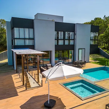 Pousada com piscina, jacuzzi e com vista em Capitólio - Casa Decore-2
